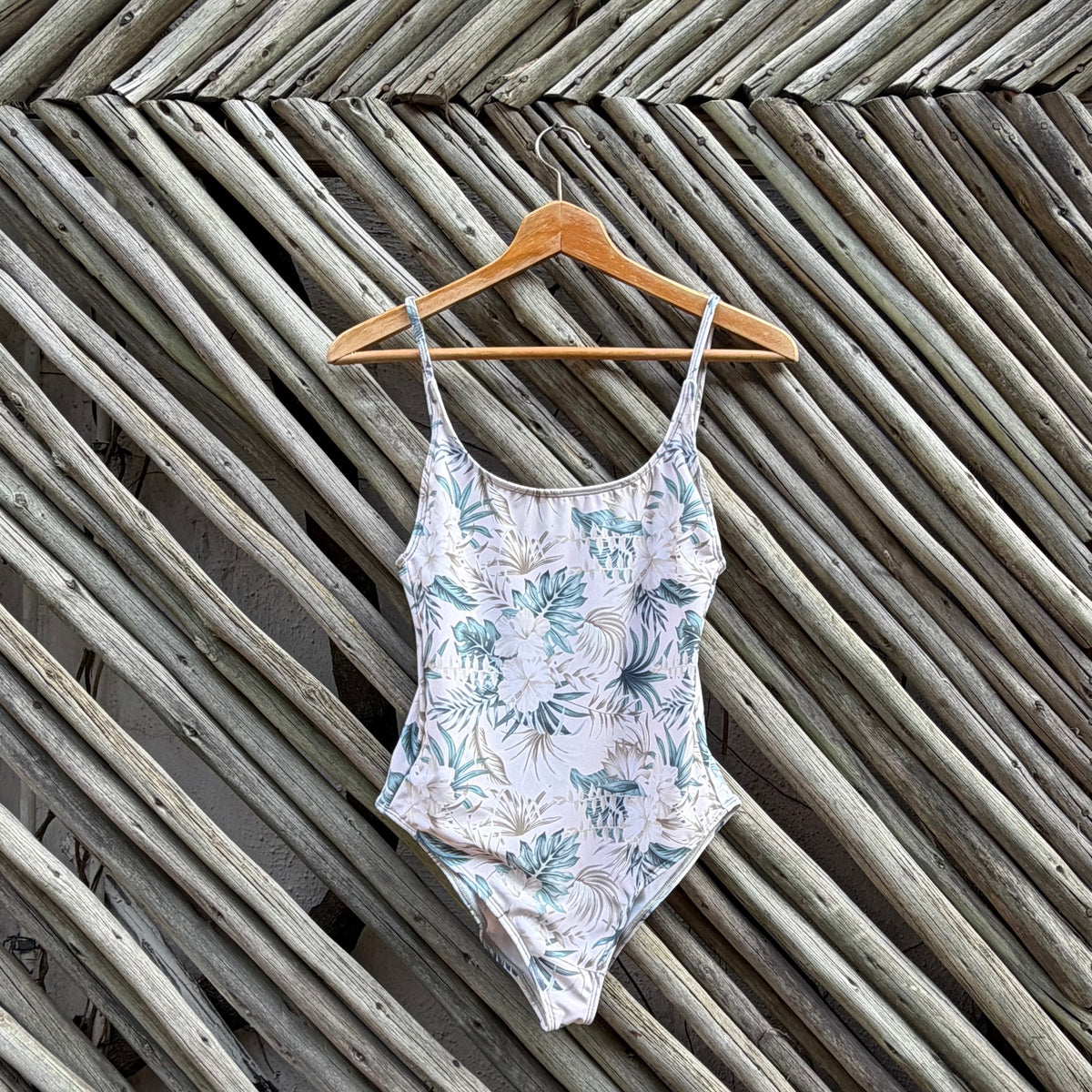 Hibiscus Low Back Strap